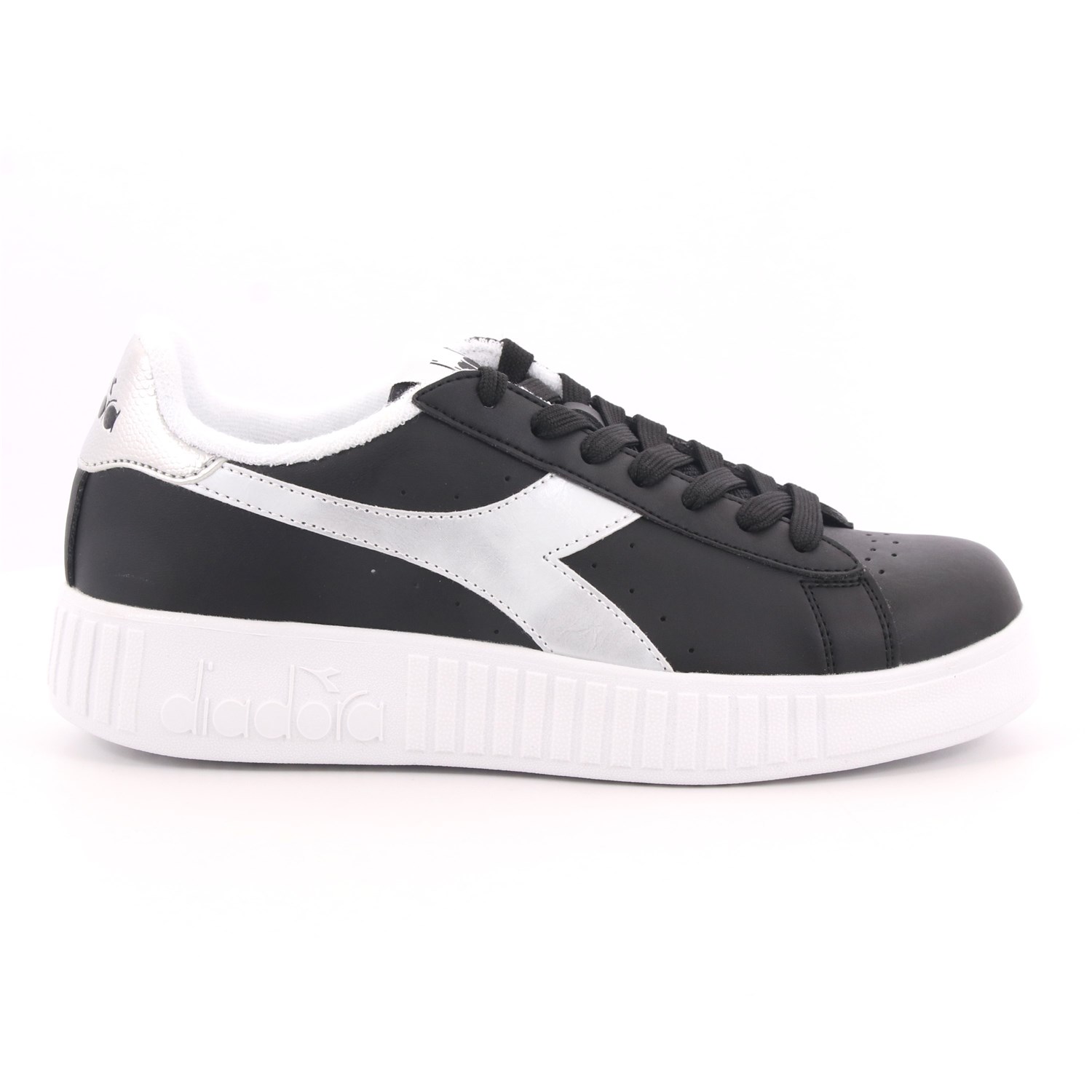 Scarpa Allacciata Diadora Donna Nero Scarpa Allacciata Diadora Donna Nero Scarpe 125 - 101.175737