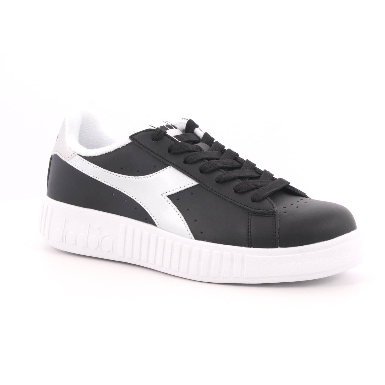Scarpa Allacciata Diadora Donna Nero Scarpa Allacciata Diadora Donna Nero Scarpe 125 - 101.175737