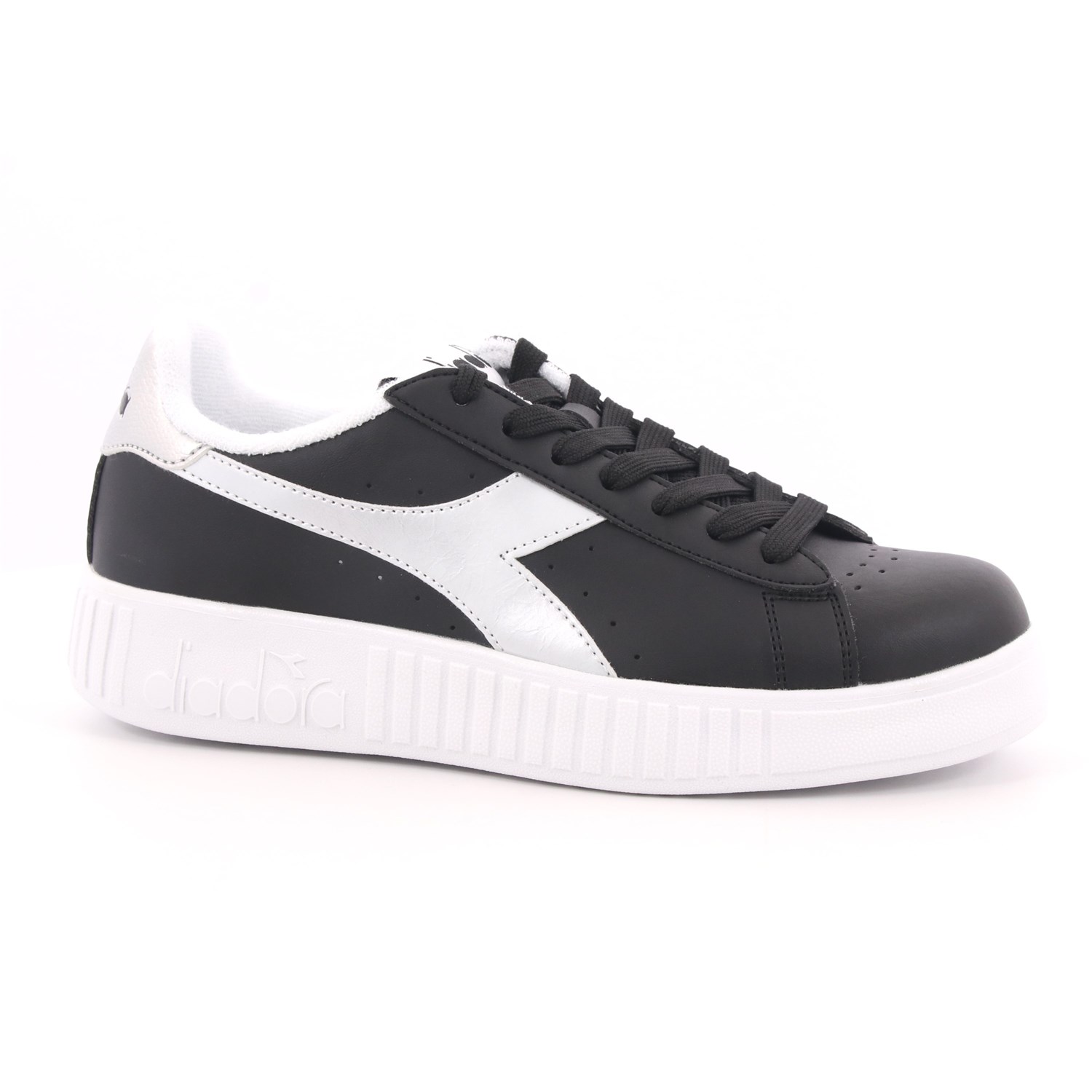 Scarpa Allacciata Diadora Donna Nero Scarpa Allacciata Diadora Donna Nero Scarpe 125 - 101.175737