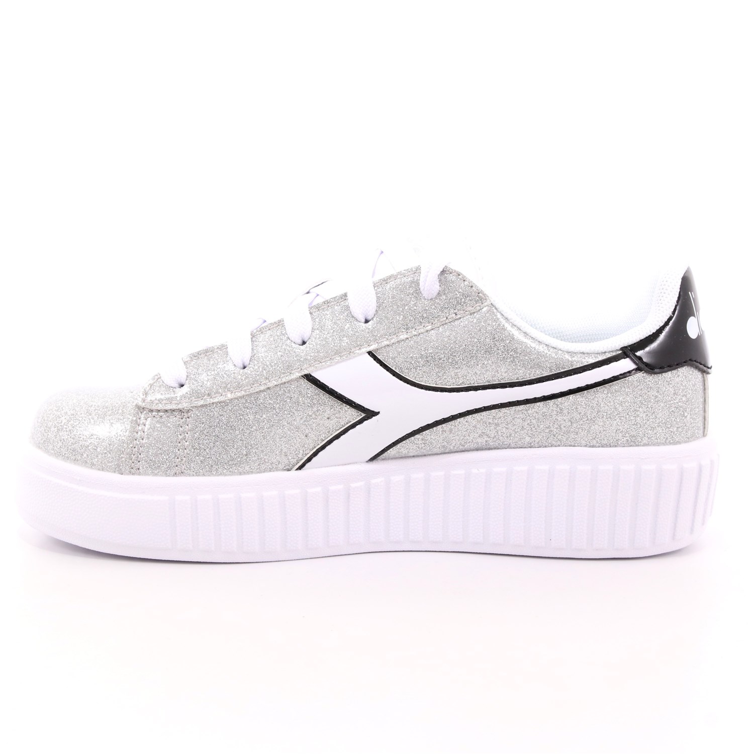Scarpa Allacciata Diadora Bambina Argento Scarpa Allacciata Diadora Bambina Argento Scarpe 170 - 101.176740