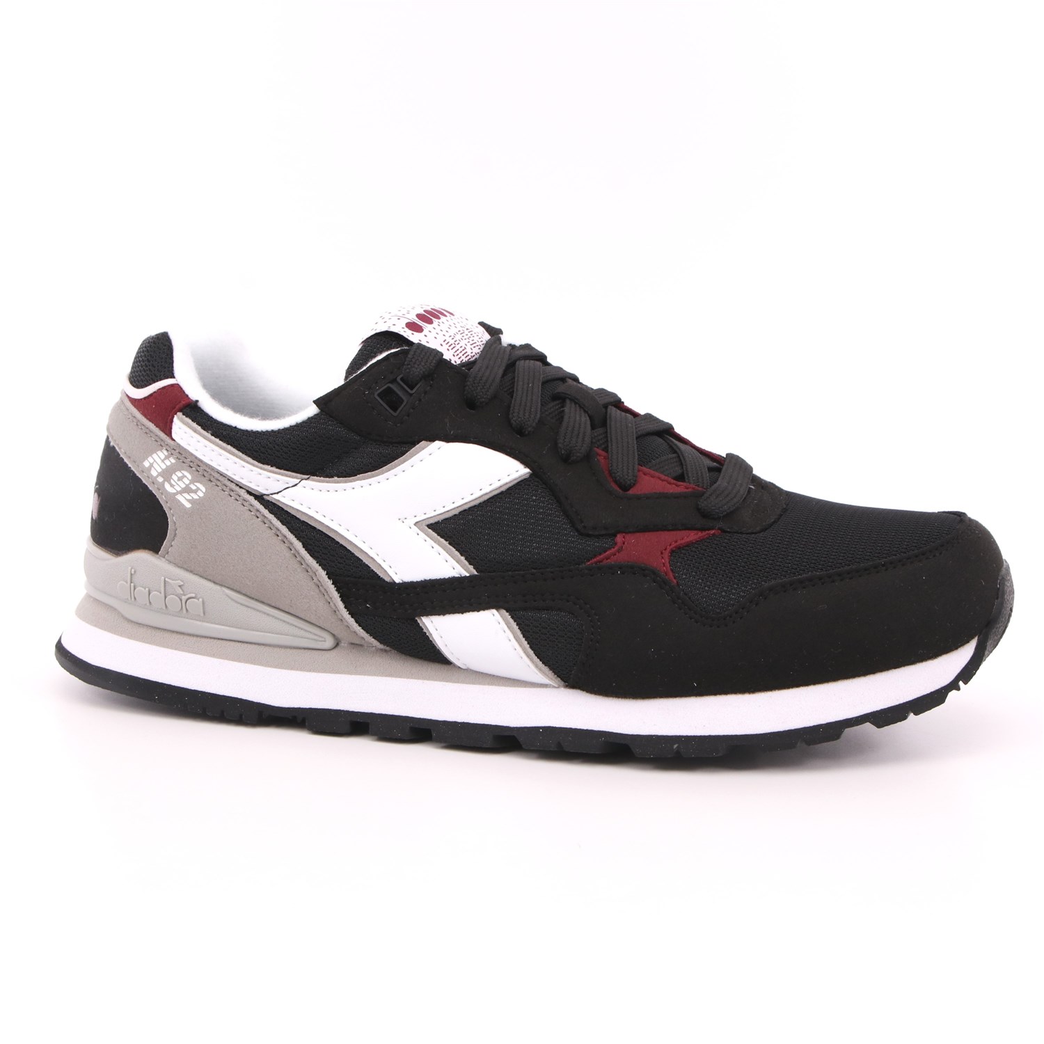 Scarpa Allacciata Diadora Uomo Nero Scarpa Allacciata Diadora Uomo Nero Scarpe 272 - 101.173169