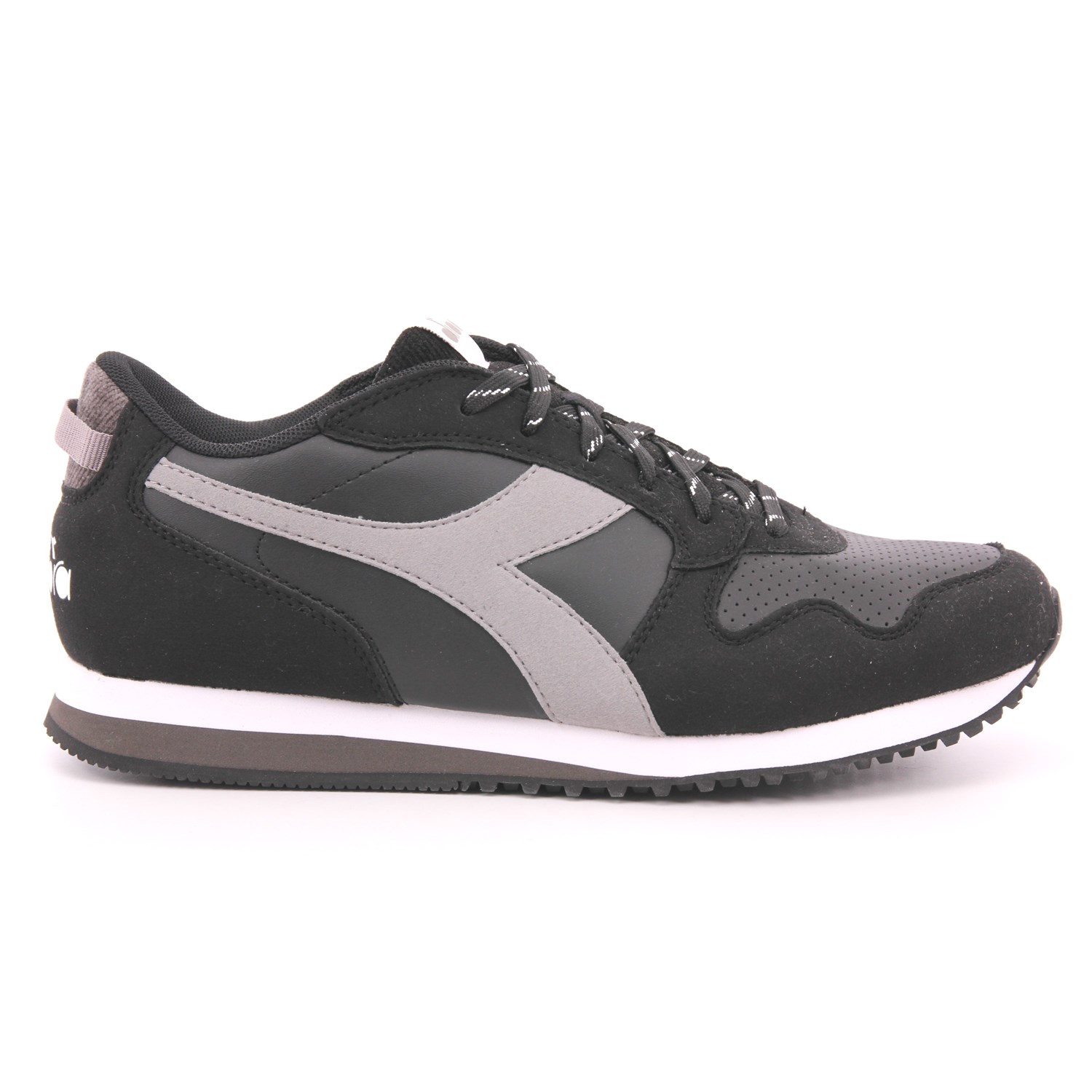 Scarpa Allacciata Diadora Uomo Nero Scarpa Allacciata Diadora Uomo Nero Scarpe 500 - 101.180840