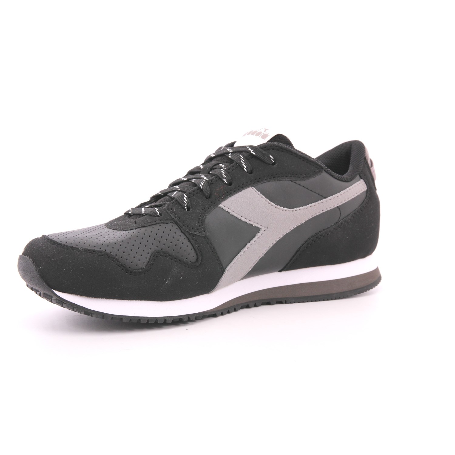 Scarpa Allacciata Diadora Uomo Nero Scarpa Allacciata Diadora Uomo Nero Scarpe 500 - 101.180840