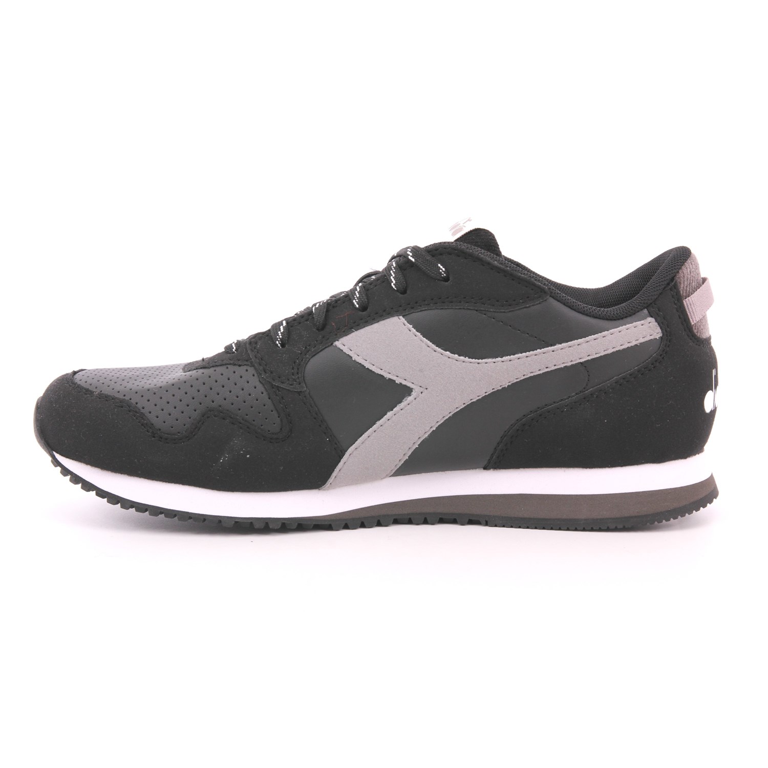 Scarpa Allacciata Diadora Uomo Nero Scarpa Allacciata Diadora Uomo Nero Scarpe 500 - 101.180840