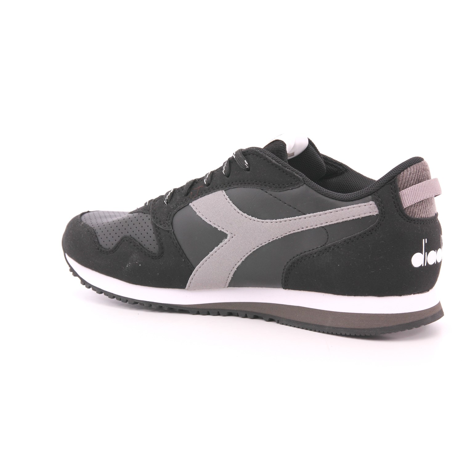 Scarpa Allacciata Diadora Uomo Nero Scarpa Allacciata Diadora Uomo Nero Scarpe 500 - 101.180840